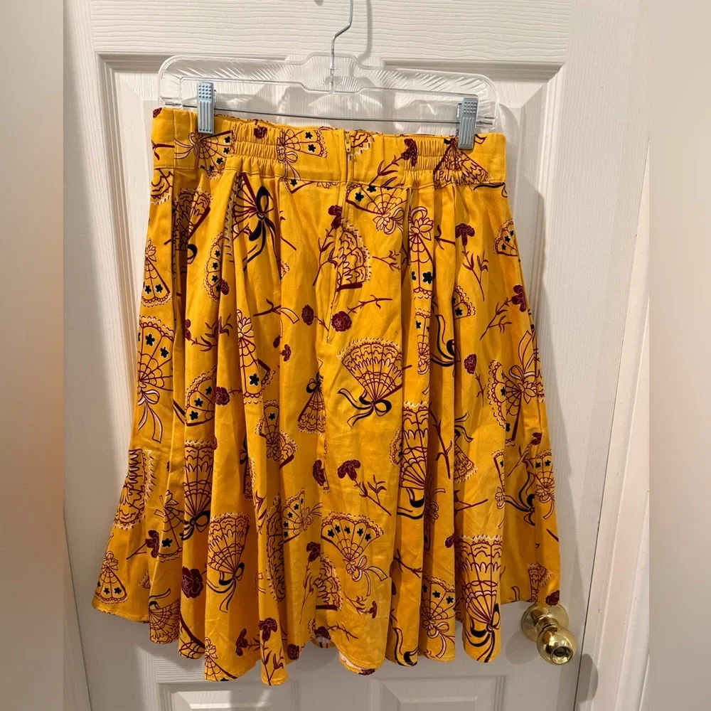 Pinup Couture EUC mustard Spanish fans little Jun Large - Picture 2 of 3